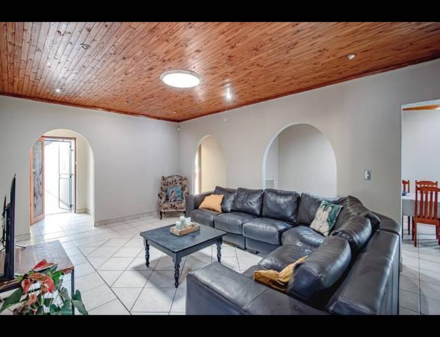 4 BEDROOM HOUSE FOR SALE IN MAGALIESKRUIN